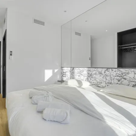 3 Chambres - 2 Min Du Palais - Climatise - Calme Daire