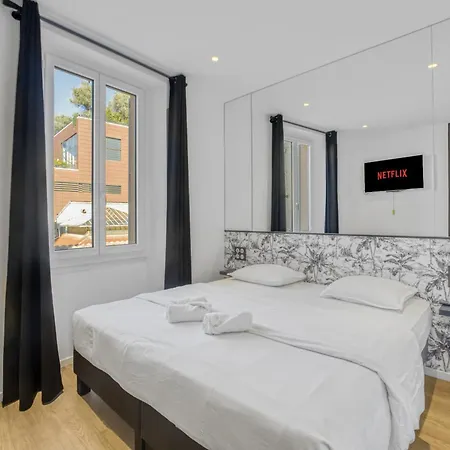 F4 Notre-dame , Hypercentre A 2 Minutes Du Palais Des Congres